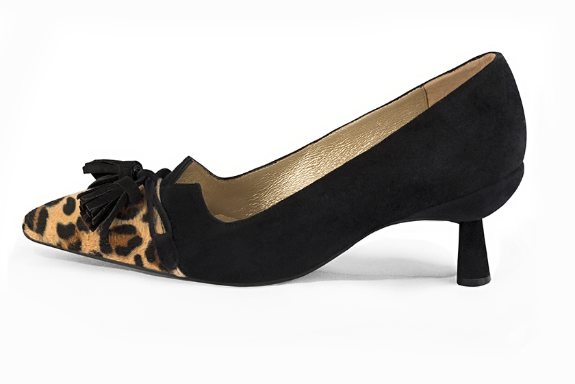 Safari black women's dress pumps, with a knot on the front. Tapered toe. Medium spool heels. Profile view - Florence KOOIJMAN